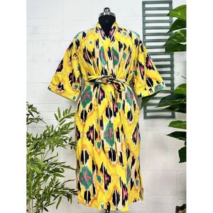 เสื้อคลุมกำมะหยี่หรูหราสำหรับทุกเพศ แบบกิโมโน ดีไซน์สวยหรู ซับในผ้าไหม ใส่ได้สองด้าน เหมาะสำหรับฤดูใบไม้ร่วงและฤดูหนาว ของขวัญสุดพิเศษ สีม่วงอมฟ้า ลายอิคัตสีเขียว - Product Image 3