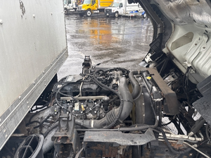 Camión de Caja Ligero Isuzu NPR EFI 2016 Seminuevo con 297HP, Transmisión Automática y 175,764 millas - Product Image 3