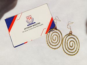 Pendientes de latón hechos a mano con joyería ligera y llamativa - ARTWORK MAESTRO - Product Image 3