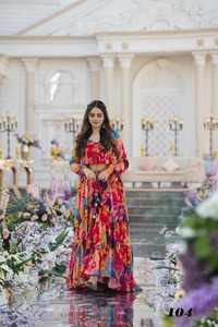 ชุดคลุมไหล่ชินอนแบบหนักพร้อมงานพิมพ์ดิจิตอลจำนวนมากชุดดีไซน์เนอร์ที่ดูสง่างามใหม่จากผู้ผลิตอินเดีย - Product Image 4