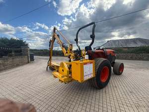 รถแทรกเตอร์ล้อยางขนาดเล็ก Kubota L5040 52 แรงม้า ขับเคลื่อน 4 ล้อ พร้อมเครื่องยนต์ใหม่ ปั๊มเกียร์ กำลังขับเคลื่อน 20-200 แรงม้า - Product Image 3