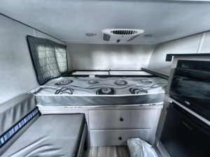 Autocaravanas Coachmen Usadas, Clipper de 17 pies, Remolque de Viaje Plegable Moderno e Impermeable con Puerto de Carga USB - Product Image 3