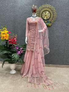 Présentation d'un nouveau palazzo en faux georgette de designer avec dupatta et broderie lourde, ensemble palazzo à prix de gros - Product Image 2