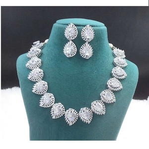 ชุดเครื่องประดับเพชรอเมริกันที่มีน้ำหนักเบาและมีคุณภาพเชื่อถือได้สำหรับค่าภาคหลวงในชีวิตประจำวัน - Product Image 1