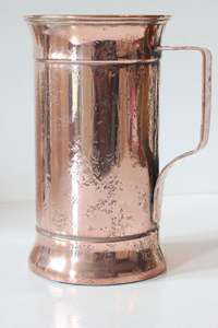 Pichet en cuivre avec design martelé poli, parfait pour servir de l'eau dans les hôtels, les maisons, les boissons élégantes et fonctionnelles. - Product Image 6