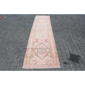 Alfombra Vintage de Lana Turca Abstracta Rosa de 2.7x10.6 pies - Product Image 1