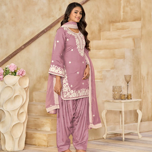 Ensemble Salwar Kameez en Chanderi PV pour femmes avec dupatta Santool - Tissu modal doux pour les occasions de fête/mariage/Diwali - Product Image 1