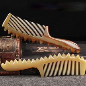 Grande corne de toilettage écologique pour salon de démêlage cheveux longs et épais curvy dents larges peigne en corne naturelle - Product Image 3