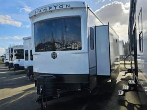 Ventes de liquidation 2024 : Remorque de voyage CrossRoads RV Hampton 395BAM à vendre – Prix de gros pour toutes vos aventures - Product Image 4