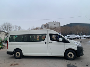 Nuevo Modelo 2024 de Hiace Edición Deluxe de 4 Asientos, Minibús con Transmisión Automática, Diésel Turbo Euro VI, en Venta - Product Image 3