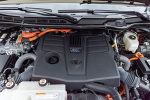 LISTO PARA ENVIAR - USADO, VOLANTE A LA IZQUIERDA |   CONDUCCIÓN DERECHA |   Tienda de Campaña para Techo SEQUOIA TRD PRO TWIN-TURBO 4WD 2023 - Product Image 5