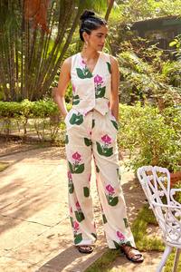 เสื้อกั๊กคอวีลายดอกไม้ผ้าคอตตอนทำมือสีขาวสำหรับผู้หญิง100% ใหม่ชุดทำงานแบบลำลอง - Product Image 3