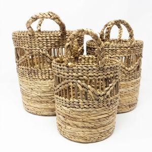 Ensemble de paniers en jacinthe d'eau et écorce de bananier naturelle, avec grille à lattes ouvertes, poignée tressée en arche, pour pot de fleurs, organisateur et décoration, Pure Art Desi - Product Image 1