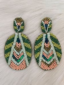 Boucles d'oreilles en perles artisanales avec motif de broderie - Product Image 5