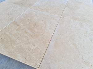 Dalles de pavé en travertin clair, coupe transversale, pierres roulées, 20x20cm, durables pour l'extérieur, allées de jardin, fabriquées en Turquie, pour hôtels et villas - Product Image 5