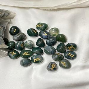 Juego de Runas de ágata de musgo más vendido Piedra preciosa de cristal natural Grabado tallado en técnica de estilo Reiki Artesanías de piedra semipreciosa - Product Image 3
