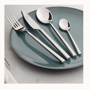 Ensemble de couverts en acier inoxydable poli argenté avec long manche rond martelé dans une boîte cadeau Ensemble de couverts élégant - Product Image 6