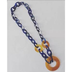 Collar de cadena de eslabones con efecto de cuerno de resina gruesa, joyería de declaración ligera para mujer, accesorios de moda de estilo bohemio - Product Image 1