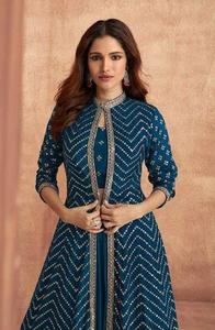 Traje Sharara de seda Banarsi de tela pesada moderna de diseñador para niñas vestido étnico indio y paquistaní Choli para fiestas hecho de viscosa - Product Image 3