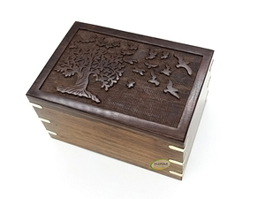 Urna Funeraria de Madera de Primera Calidad para Cenizas de Adultos, Diseño de Árbol y Pájaro con Esquinas de Latón - Product Image 2