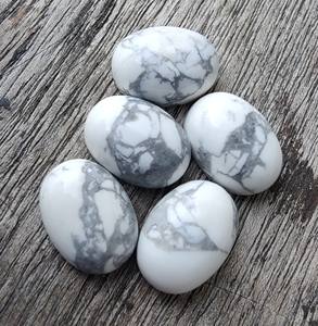 หินอัญมณีสีขาวทรงรีทรงรีหลวมฮาวไลท์สีขาวเหมือนผลึกหลังเรียบได้รับการรับรองจาก IGI AAA + - Product Image 5