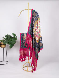Gaji Silk Dupatta avec impression numérique est également livré avec des glands - Product Image 4