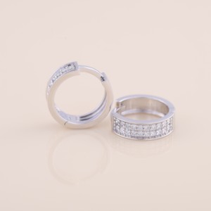 Pendientes de Aro con Diamantes Cultivados en Laboratorio Certificados por IGI, Oro Amarillo/Blanco/Rosa de 14K, Pendientes Huggie Gruesos para Mujer - Product Image 2