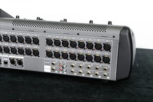 Nueva Consola de Mezclas Digital Behringer X32 Compact de 40 Entradas y 25 Buses - Product Image 2