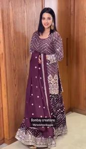 Ensemble de vêtements ethniques de créateur pakistanais 3 pièces brodés à paillettes indiennes Sharara Gharara Kurti Georgette Occasions spéciales - Product Image 4