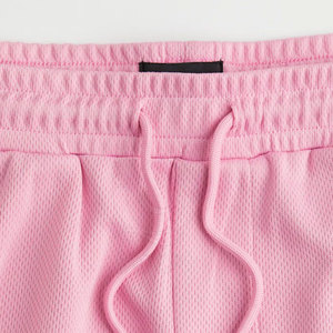 Pantalones cortos de malla flexible para hombres con diseño transpirable y estilo Pantalones cortos de malla casuales para hombres con cintura elástica - Product Image 6