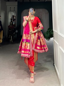 Festival Wear Jacquard Soie Avec Paithani Zari Tissage Travail Saree Indien Exportateur et Fournisseur Mode Femme - Product Image 4