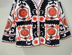 Veste d'hiver matelassée longue et élégante de style bohème pour femmes de qualité supérieure brodée de coton à fleurs tissée à la main pour la saison d'automne - Product Image 3