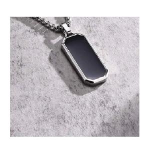 Pendentif en acier au titane pour hommes européens et américains Street Fashion Hip Hop Personnalité créative avec pierre de zircon pour les fêtes - Product Image 4