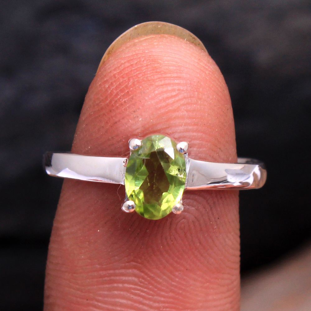 สีเขียว