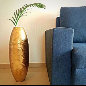 Florero alto de Metal de latón con acabado dorado y forma ovalada moderna de alta calidad con diseño de martillo, decoración del hogar, maceta para bodas - Product Image 2