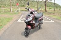 E Shootie 10 İnç Lastikli Elektrikli Scooter 2000W 70-100KM Menzil Çift Süspansiyonlu Su Geçirmez Üstün Performans Şehir İçi Seyahat Lityum