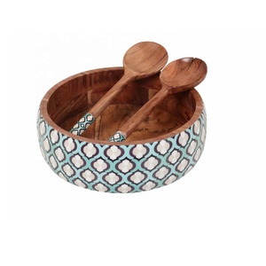 Bol de service à salade en bois de manguier à motif géométrique avec cuillères de service Bol à fruits en bois pour la cuisine Bol de service à salade polyvalent - Product Image 4