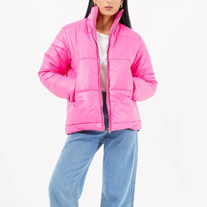 Veste matelassée à la mode pour femmes manteau d'hiver matelassé avec style chaud et isolé parka en duvet pour un confort extérieur OEM entretenu - Product Image 2
