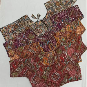 Diseño de blusa bordada pesada Diseño de blusa bordada con espejo e hilo de Rajasthani para mujer - Product Image 1