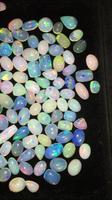 Opale naturelle de qualité supérieure certifiée IGI avec jeu de couleurs et éclat de feu - Pierre précieuse multicolore (697 carats) pour la fabrication de bijoux