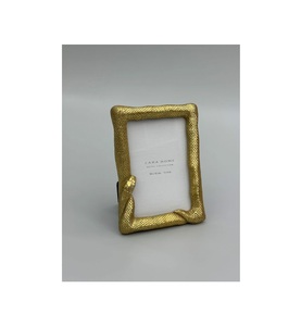 Cadre photo durable en métal et verre avec design contemporain unique élégant pour l'affichage du salon - Product Image 1