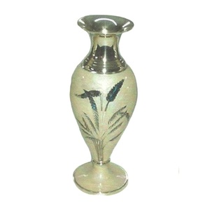 Florero de latón de alta calidad con grabado de acabado blanco y dorado para decoración del hogar Decoración de mesa Florero - Product Image 1