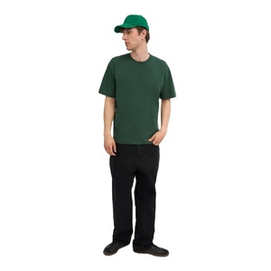 เสื้อยืดผู้ชายทรงปกติ ดีไซน์ทันสมัย ผ้าฝ้าย 190 GSM นุ่ม ระบายอากาศได้ดี สไตล์ลำลอง สตรีทแวร์ รับผลิตตามแบบ OEM แบรนด์ส่วนตัว โรงงาน ผู้ผลิต - Product Image 4