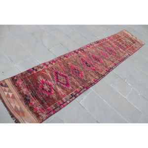 Alfombra Turca, Alfombra Vintage de 2.3x11.3 pies, Alfombra Herki Roja y Azul Degradada - Product Image 4