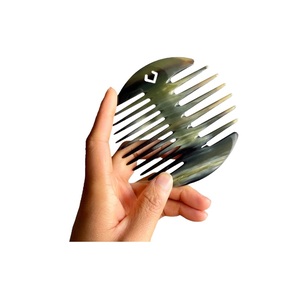 Peine de cuerno de lujo, respetuoso con el medio ambiente, duradero, herramienta hecha a mano, acabado liso pulido, hecho de cuerno, perfecto para el cuidado y el cuidado del cabello - Product Image 4