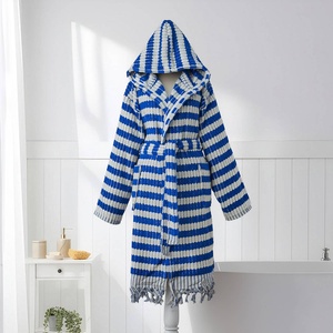 Albornoz Turco Pompom, Color Azul Lokum, con Capucha, 100% Algodón - Product Image 3