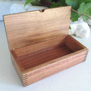 Boîte à bijoux en bois artisanale élégante Saniya avec un design gravé complexe, capacité personnalisée, décoration pour la maison et la cuisine - Product Image 5