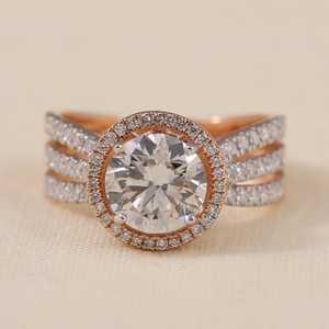 แหวนหมั้นสามก้านแยกสามชั้น Lumina พร้อมเพชรที่ปลูกในห้องปฏิบัติการ - Product Image 6