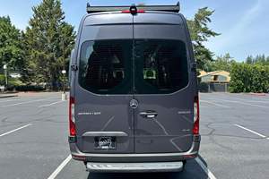 Sprinter 2500 4x4 2022, 1 Dueño, Turbodiésel V6, 4WD, Equipamiento de Alta Gama, Conversión a Camper - Product Image 2