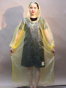 Chubasquero temporal desechable Embalaje personalizado Ropa impermeable de origen PE para una sola persona de Vietnam - Product Image 5